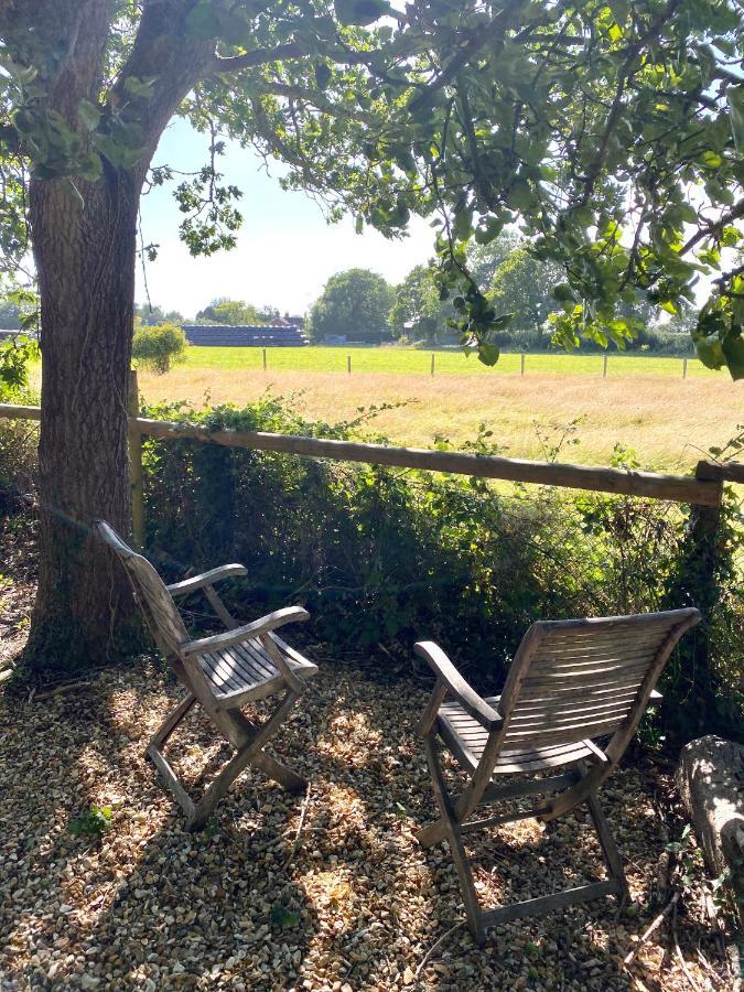 Holly Tree Cottage - 3 Bedrooms And Large Garden With Optional Glamping Double Outside Lymington Exterior photo