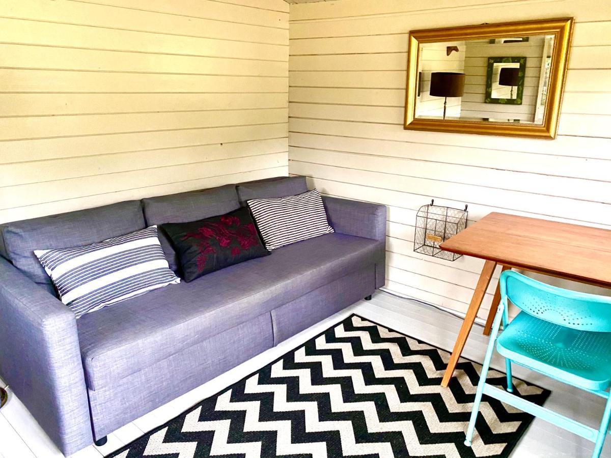 Holly Tree Cottage - 3 Bedrooms And Large Garden With Optional Glamping Double Outside Lymington Exterior photo