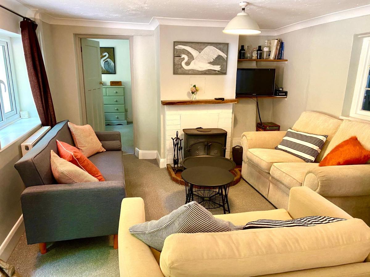 Holly Tree Cottage - 3 Bedrooms And Large Garden With Optional Glamping Double Outside Lymington Exterior photo