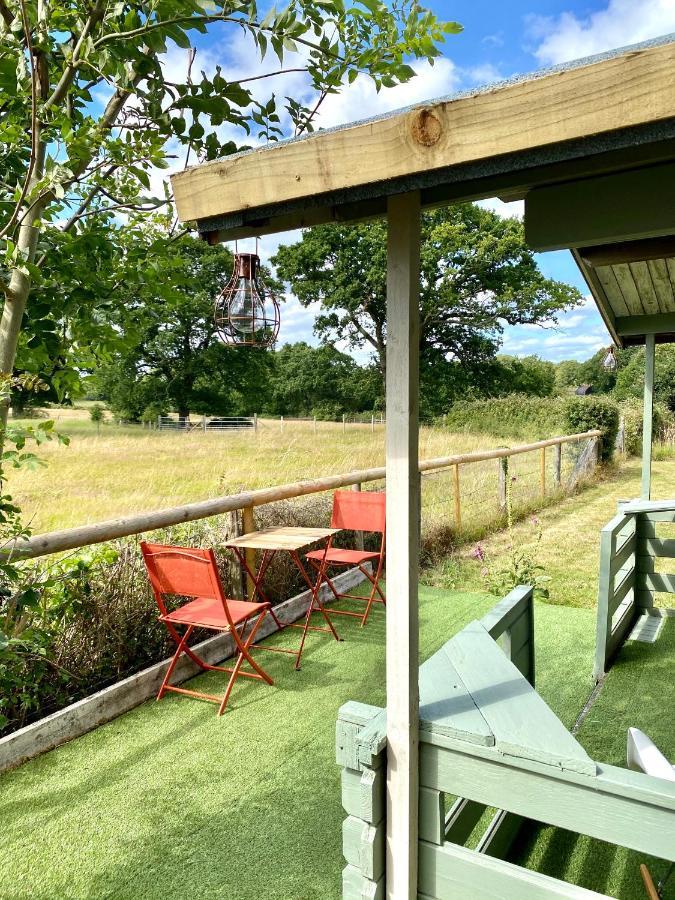 Holly Tree Cottage - 3 Bedrooms And Large Garden With Optional Glamping Double Outside Lymington Exterior photo