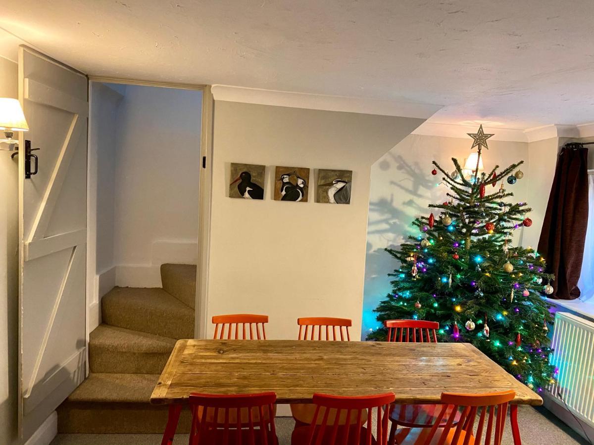 Holly Tree Cottage - 3 Bedrooms And Large Garden With Optional Glamping Double Outside Lymington Exterior photo