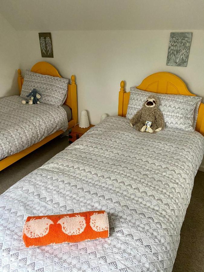 Holly Tree Cottage - 3 Bedrooms And Large Garden With Optional Glamping Double Outside Lymington Exterior photo