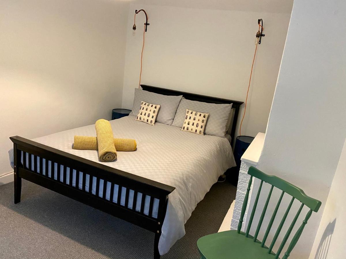 Holly Tree Cottage - 3 Bedrooms And Large Garden With Optional Glamping Double Outside Lymington Exterior photo
